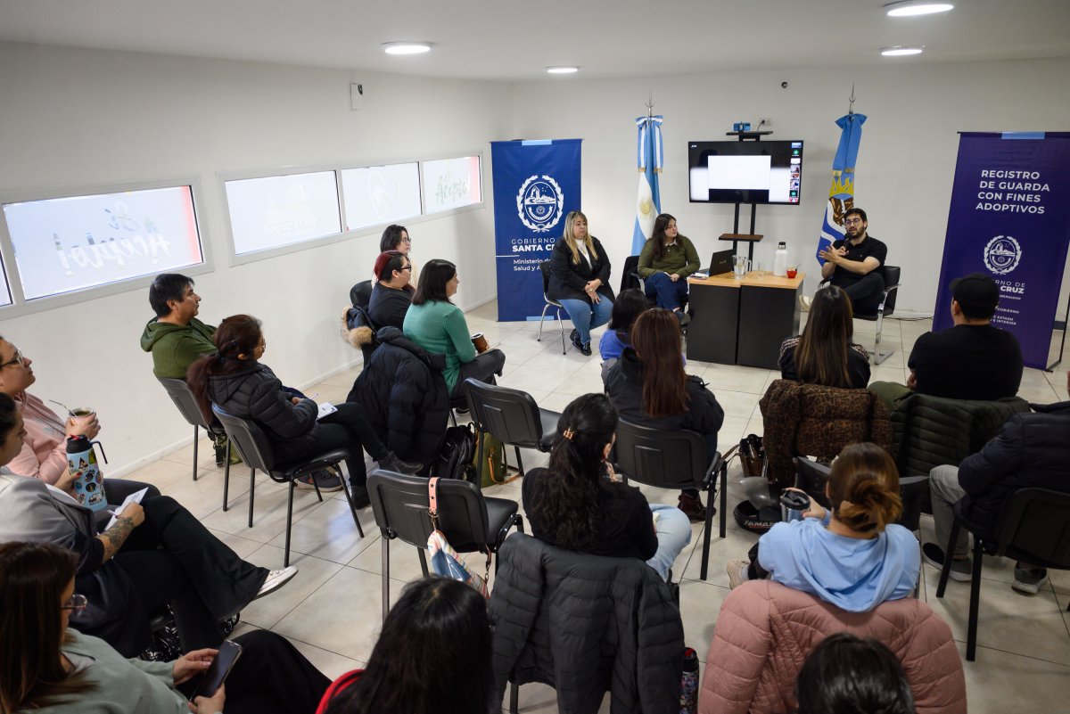 El Gobierno capacita a familias aspirantes sobre las "Dimensiones subjetivas de la adopción" El Gobierno capacita a familias aspirantes sobre las "Dimensiones subjetivas de la adopción"